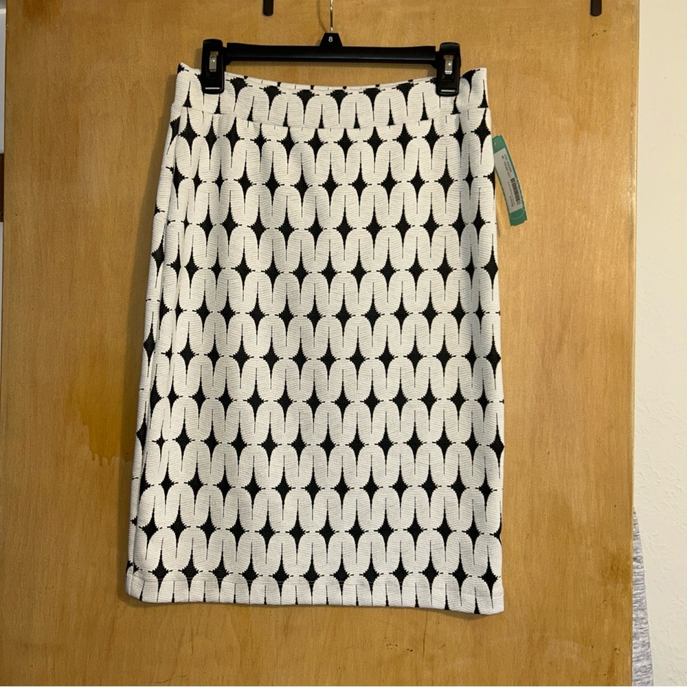 Renee C. Stitch Fix Black and white pencil skirt midi length size medium NWT